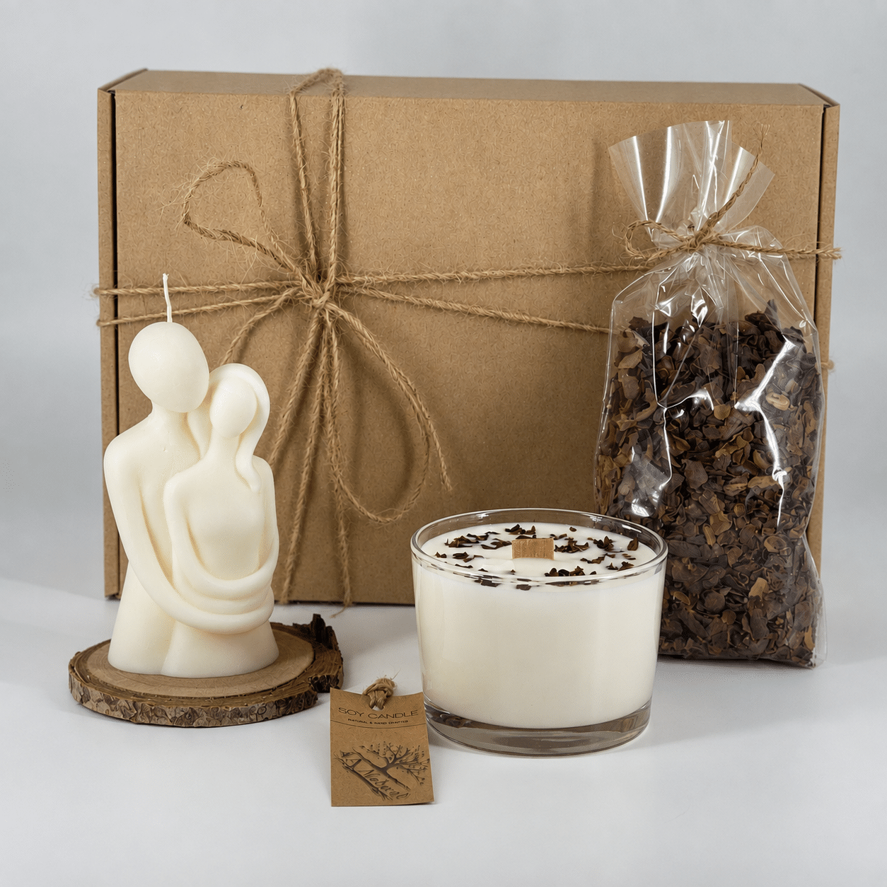 Подаръчен комплект CHOCOLATE LOVERS с подарък ягоди в двоен шоколад - Image 5