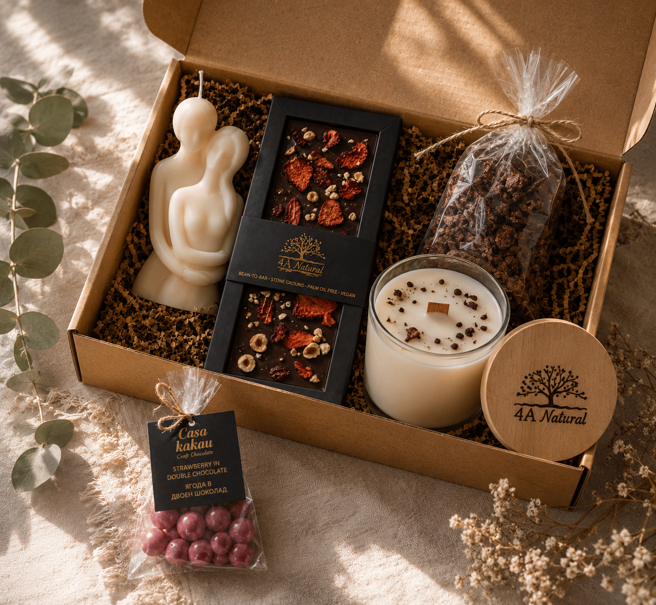 Подаръчен комплект CHOCOLATE LOVERS с подарък ягоди в двоен шоколад - Image 4